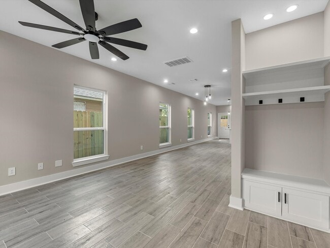 Building Photo - 7802 Queen St