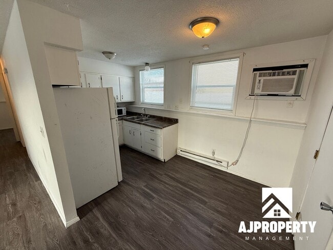 Building Photo - 600 E Aspen Blvd