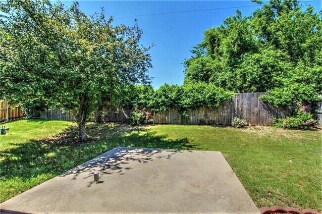 Building Photo - 10209 Aberdeen Dr
