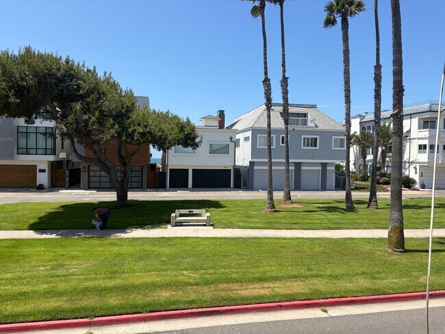 Building Photo - 16581 Pacific Coast Hwy