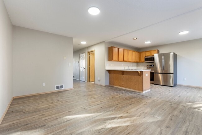 Building Photo - 4 Bed | 2.5 Bath Home with Garage, Yard & Modern Updates – SE Portland