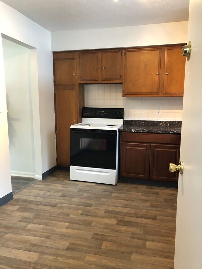 Building Photo - LMB-Stow Apts, LLC  for First Prop II..