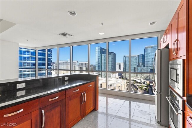Building Photo - 4525 Dean Martin Dr