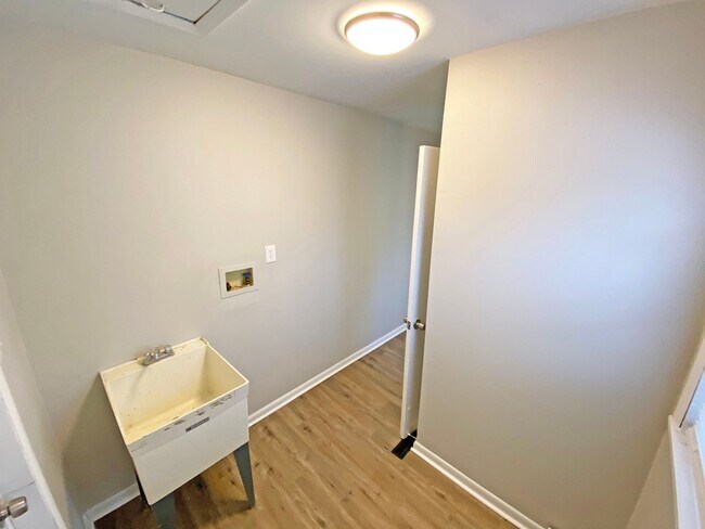 Building Photo - Burkhardt Home : **MOVE-IN SPECIAL: 100% O...