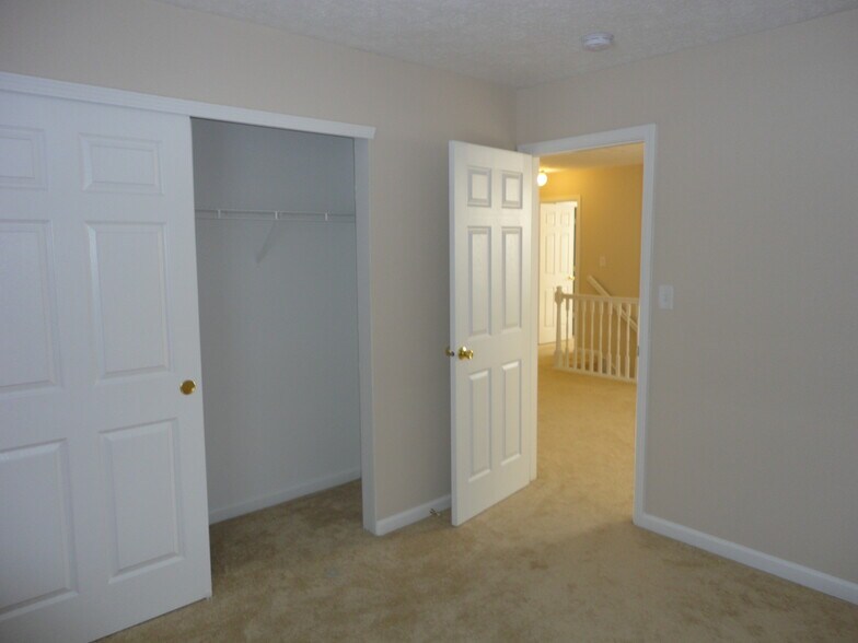 Building Photo - 2820 Dawnlake Dr