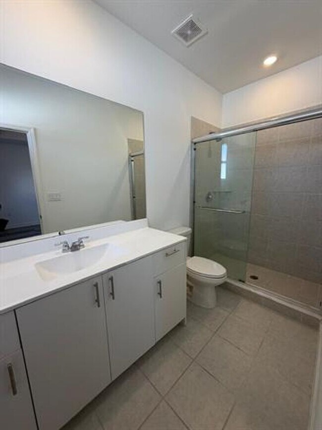 Building Photo - 2885 SE 25th Ave