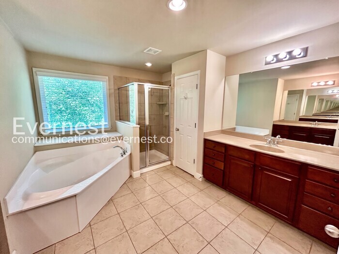 Building Photo - 1656 Danbury Parc Pl