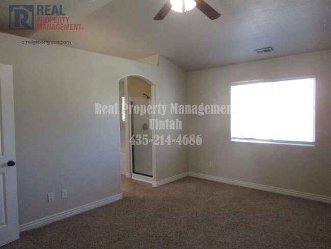 Building Photo - 3 bed 2.5 bath townhome in Fox Run
