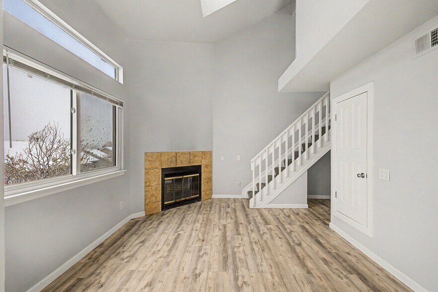 Building Photo - 1342 S Cathay Ct