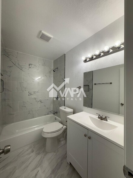 Building Photo - 202 Florencia Ave