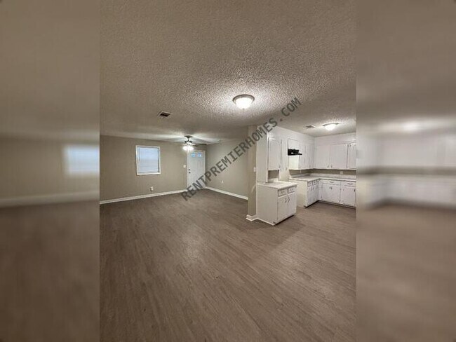 Building Photo - 607 S Jackson St