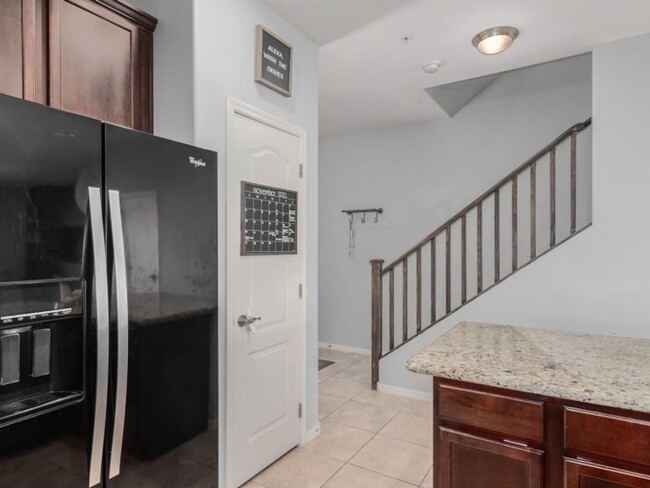 Building Photo - Premium 3 bed, 2.5 bath end condo in East ...