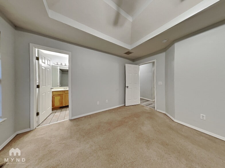 Building Photo - 674 N Jonathan Ave