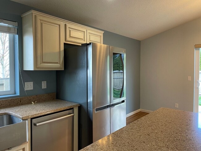 Building Photo - CHARMING Ranch-Style Home in Ridgefield, WA! 3 Bedrooms & 2 Baths! Walk-In Closet! Spacious Floor...