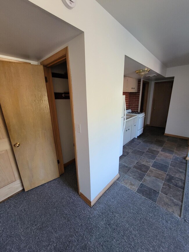 Building Photo - 6521