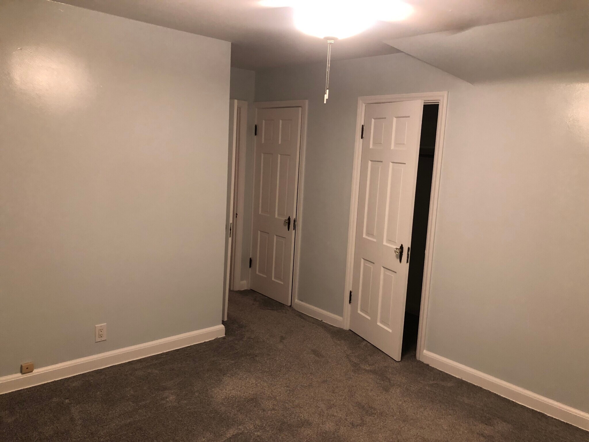 Bedroom #1 with 2 closets - 4119 N Newhall St