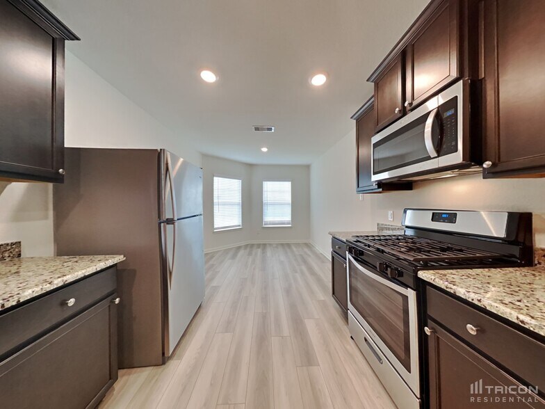 Building Photo - 23020 Shakespeare Dr