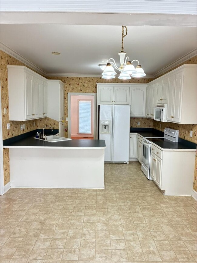 Building Photo - 3704 Shadow Ridge Rd N
