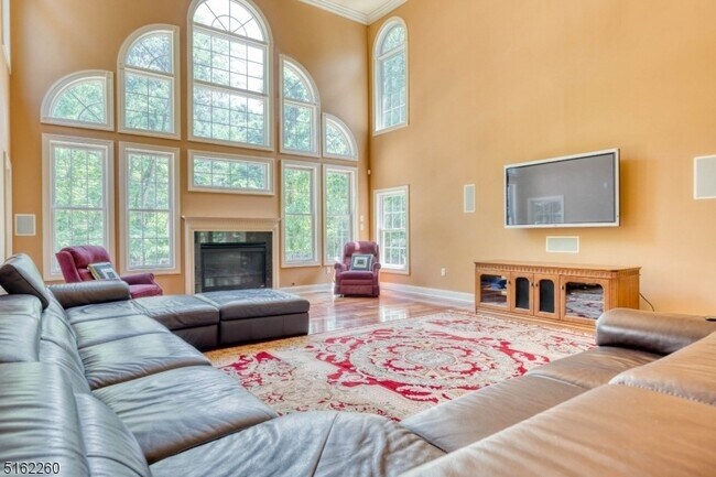 Building Photo - 12 Fieldflower Dr