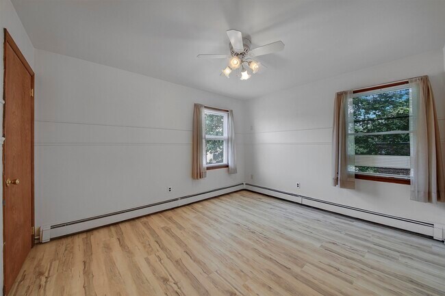 Building Photo - 180 W 22nd St