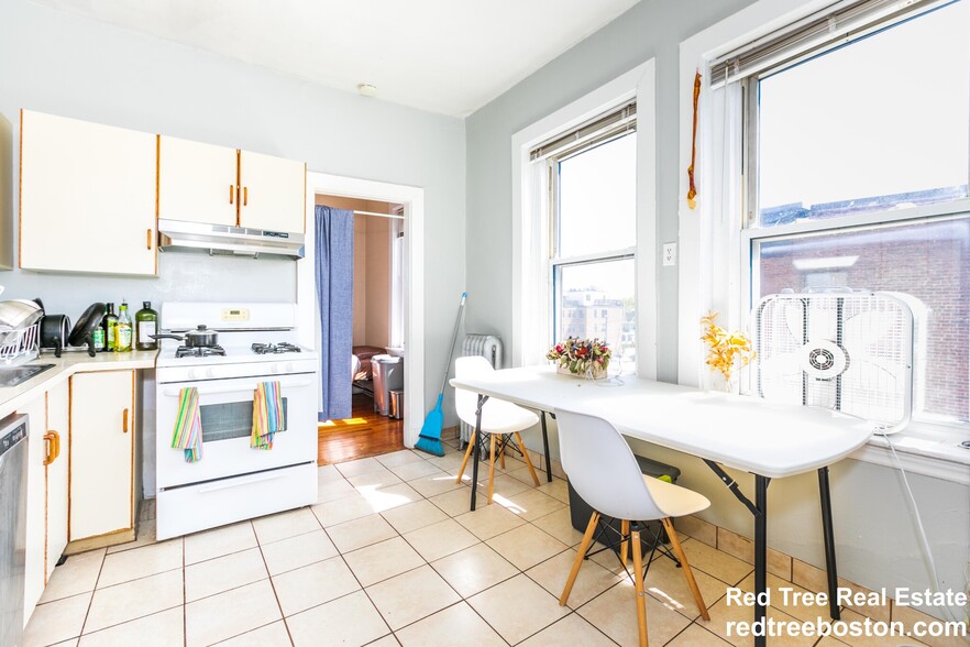 Building Photo - 1284 Commonwealth Ave