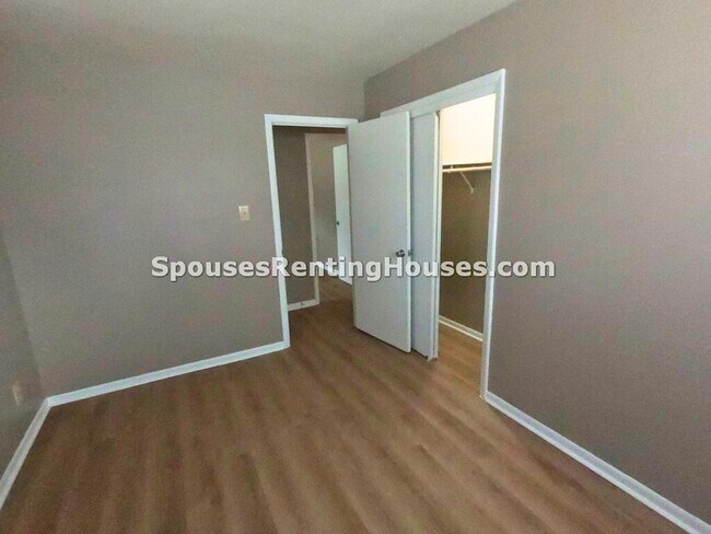 Building Photo - 1948 Dayton Ave