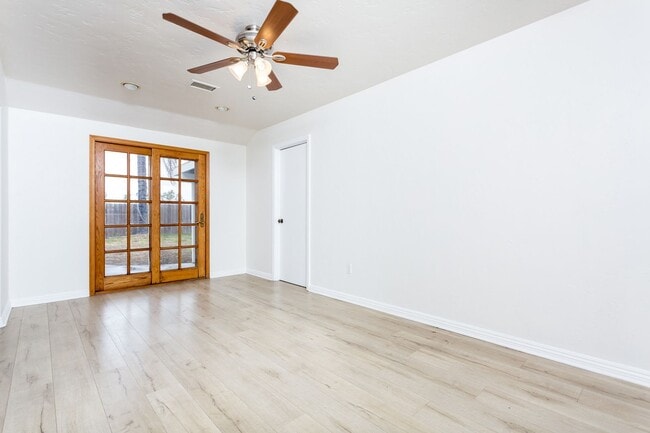 Building Photo - Traditional 1 Story Tierrasanta Home