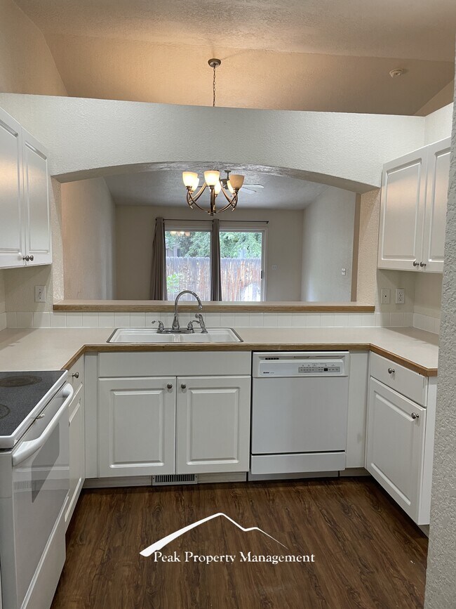 Building Photo - 6196 W Villa Park St