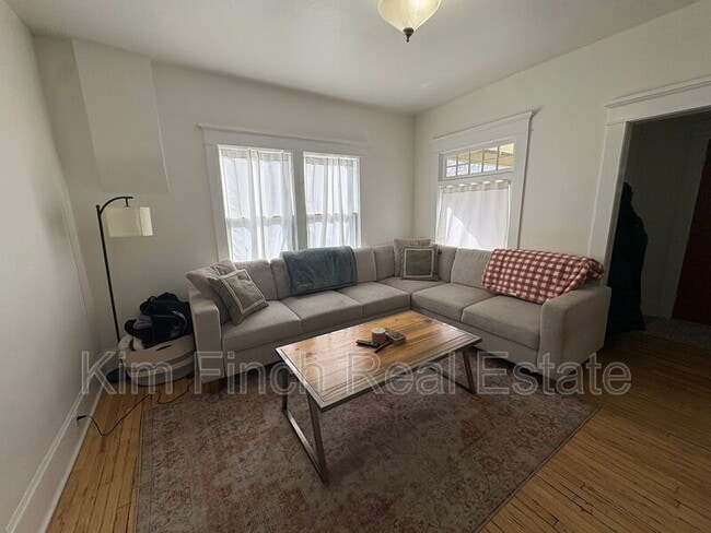 Building Photo - 1149 S Lk St