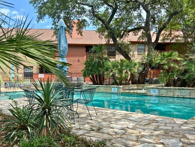 Building Photo - Move-In Special.  ½ off the first full month's rent with a 12 month lease