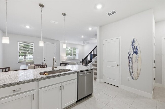 Building Photo - 6917 Five Oaks Dr