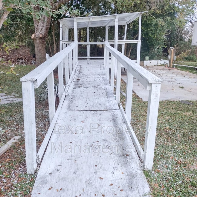 Building Photo - 2511 Farm to Market 646 Rd N