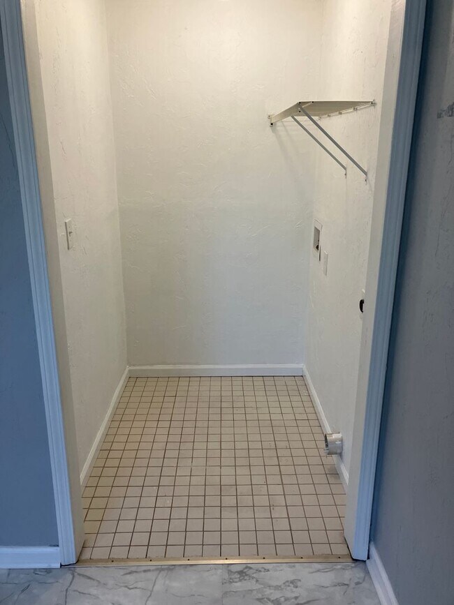 Building Photo - 1226 Martin Cir