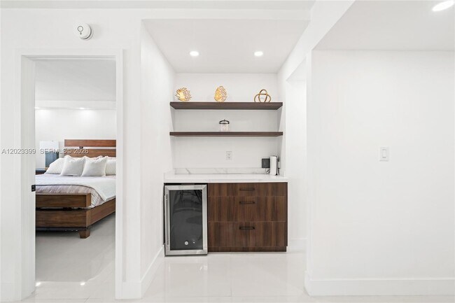 Building Photo - 5701 Collins Ave