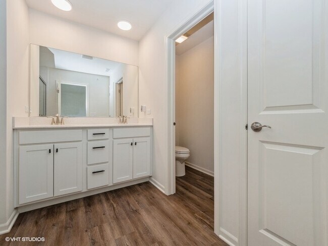 Building Photo - 2718 Fieldcrest Dr