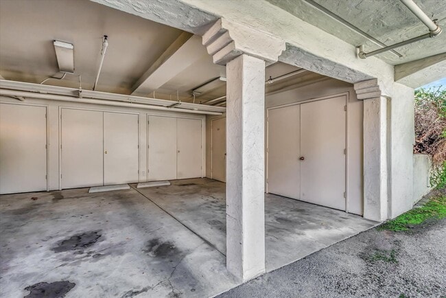 Building Photo - Spacious Townhome in Palo Alto