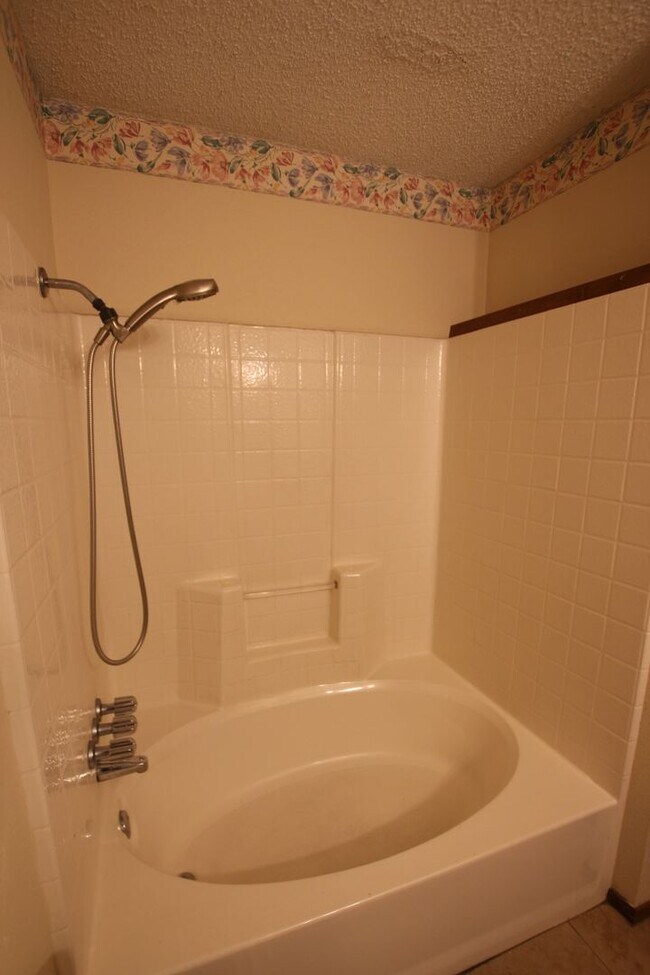Building Photo - Beautiful 3 Bed 2 Bath Home in Tyler's Azalea District