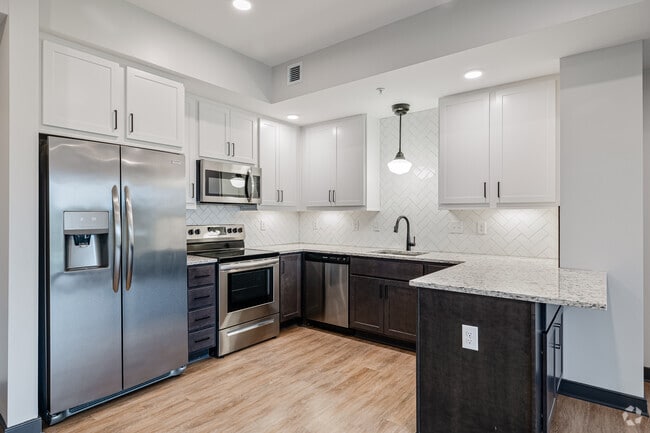 Building Photo - The Crest at Westhampton