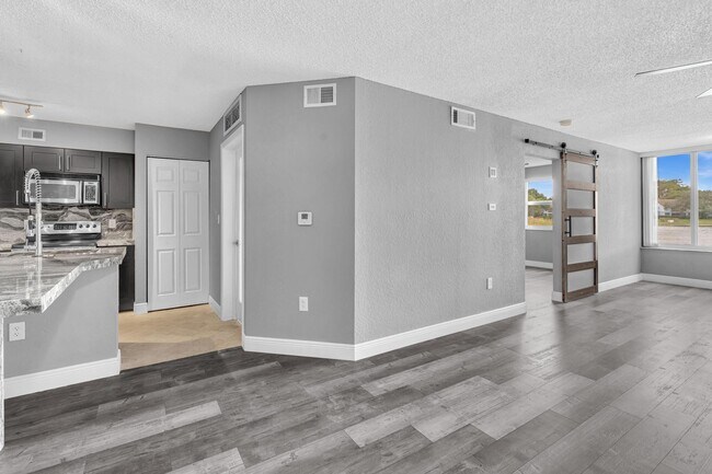 Building Photo - 2820 N Oakland Forest Dr