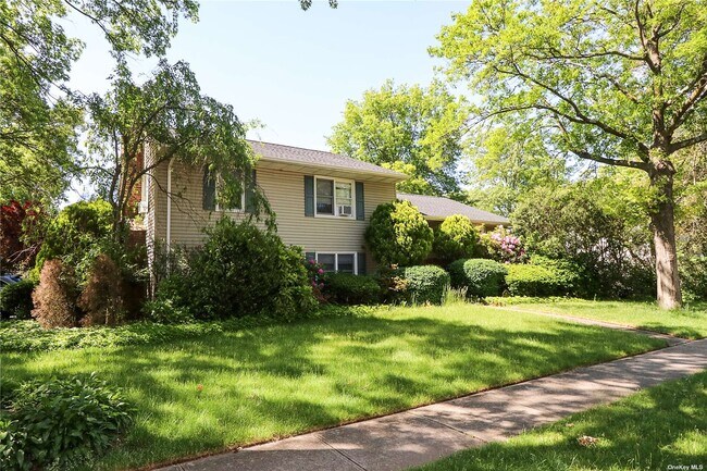 Building Photo - 98 Bayberry Ave