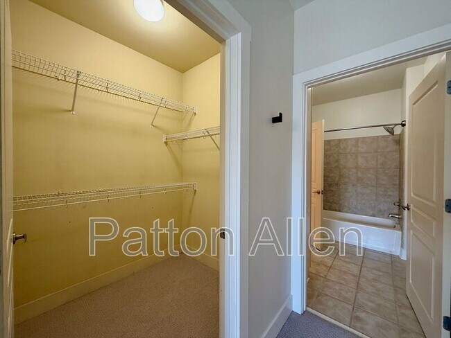 Building Photo - 9 Kenilworth Knl
