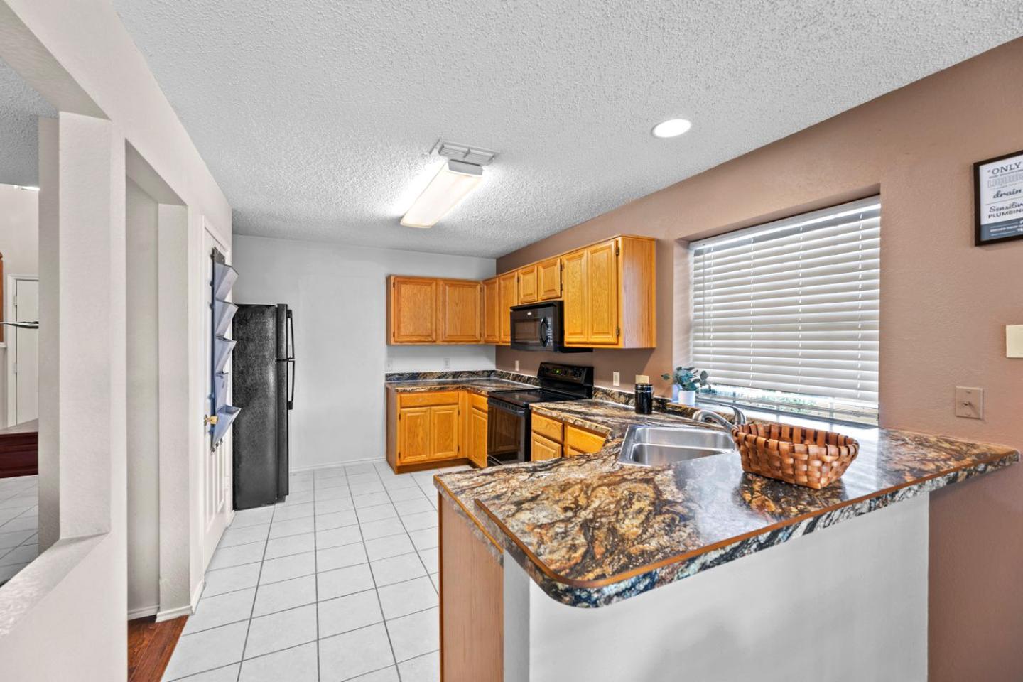 Building Photo - Stylish Fort Worth Home Near Chisholm Trail!