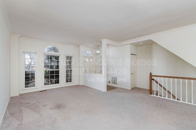 Building Photo - 6143 Summer Park Ln