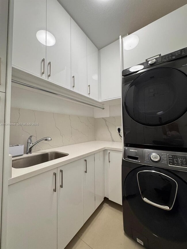 Building Photo - 8850 NW 98th Ct