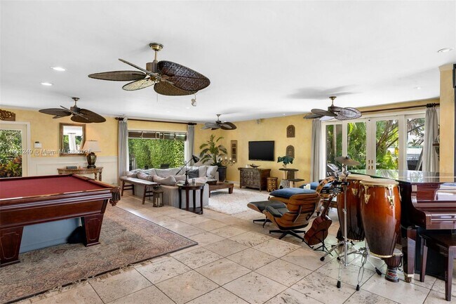 Building Photo - 7975 Biscayne Point Cir