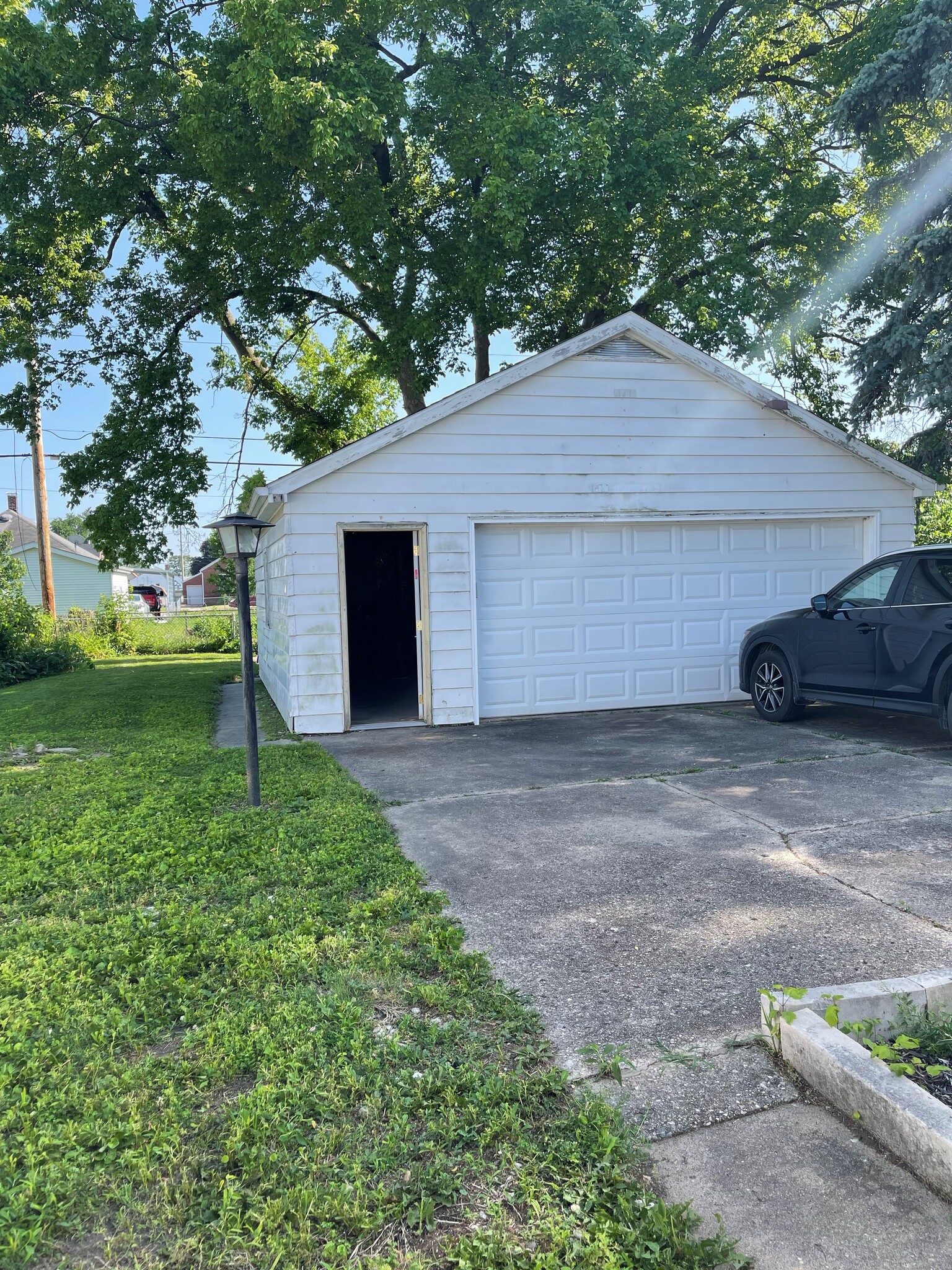 2 Car Specious Garage - 1720 E Watch Ave
