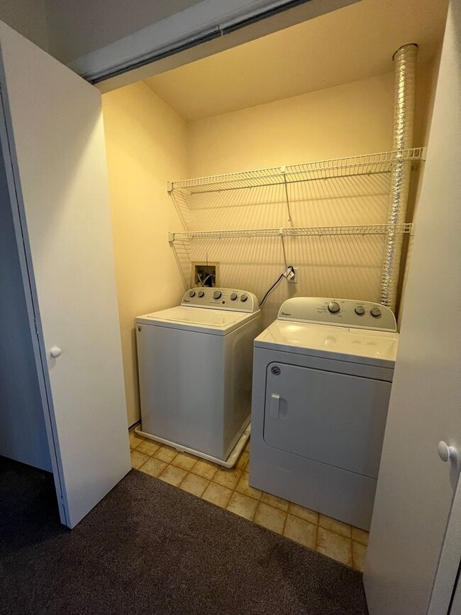 Building Photo - 2 bedroom, 2.5 bath townhome in Pike Creek
