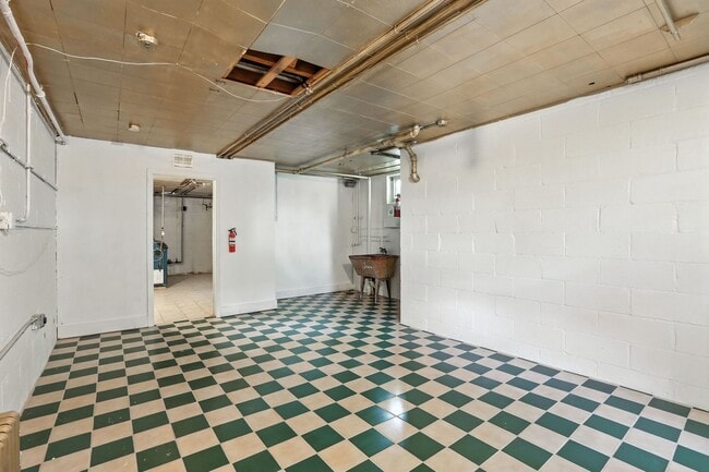 Building Photo - Prime Commercial Space on Minnehaha Avenue!