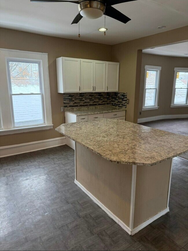 Building Photo - 7007 Fullerton Ave