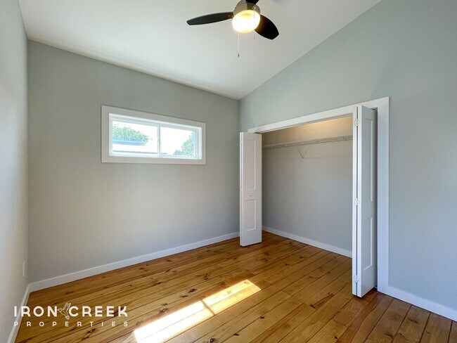 Building Photo - Beautiful, Brand-New Compact Cottage in So...